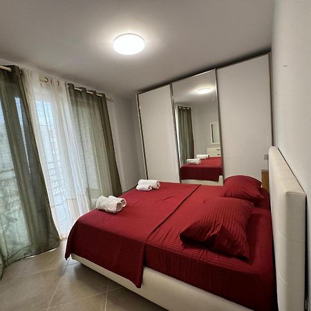 Diem Apartment Near Pazari I Ri 地拉那 外观 照片