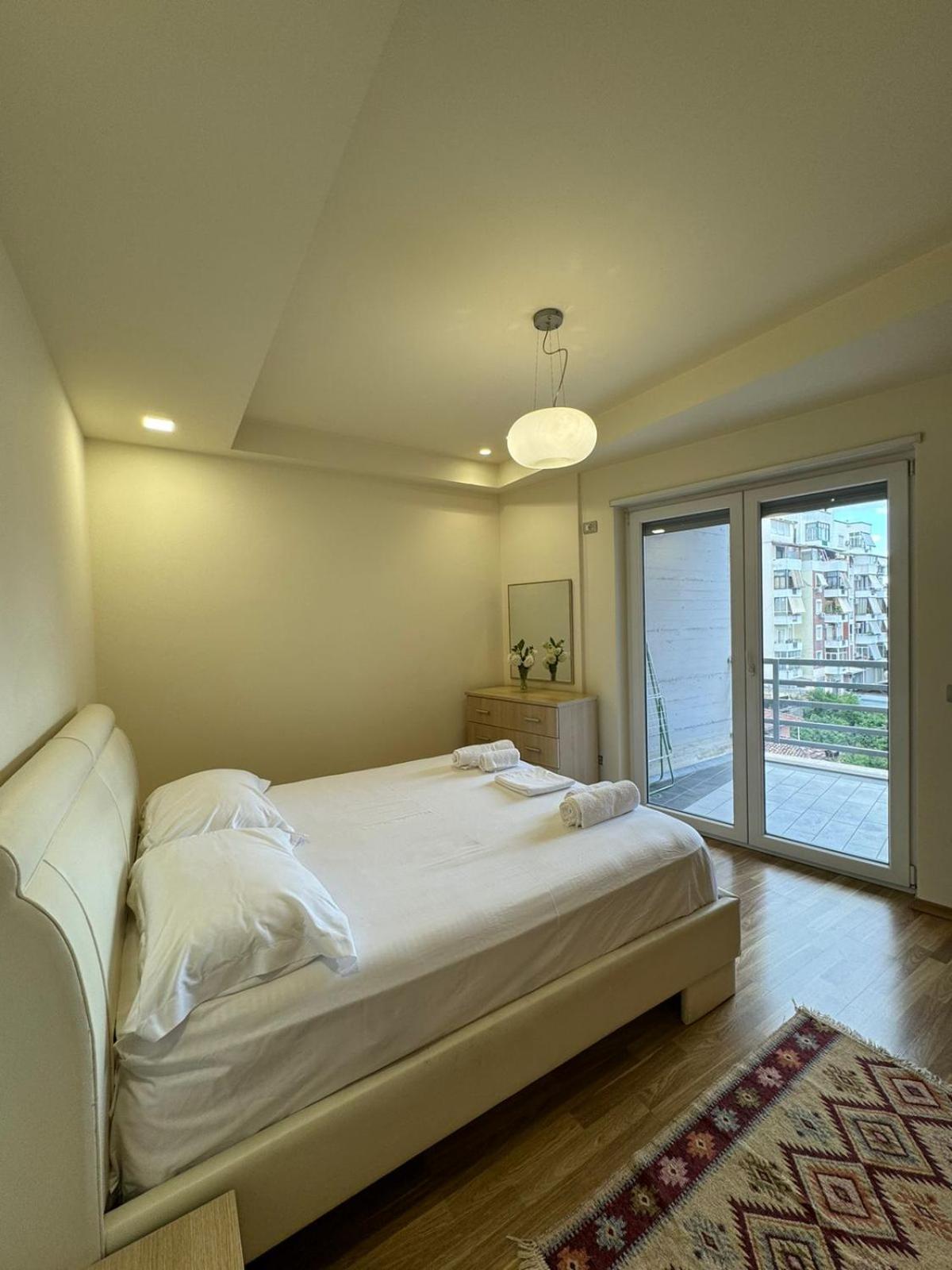 Diem Apartment Near Pazari I Ri 地拉那 外观 照片