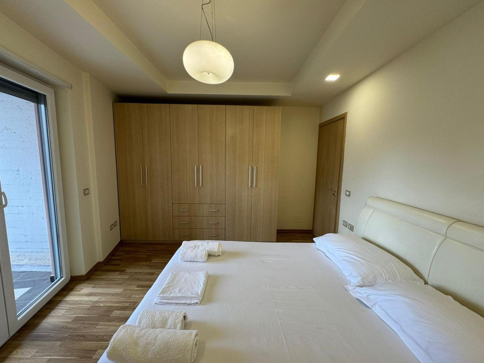 Diem Apartment Near Pazari I Ri 地拉那 外观 照片