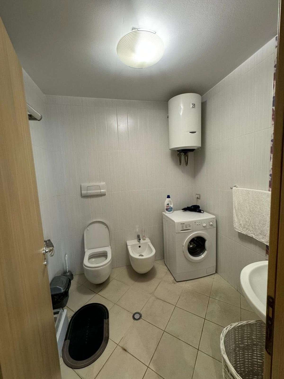 Diem Apartment Near Pazari I Ri 地拉那 外观 照片