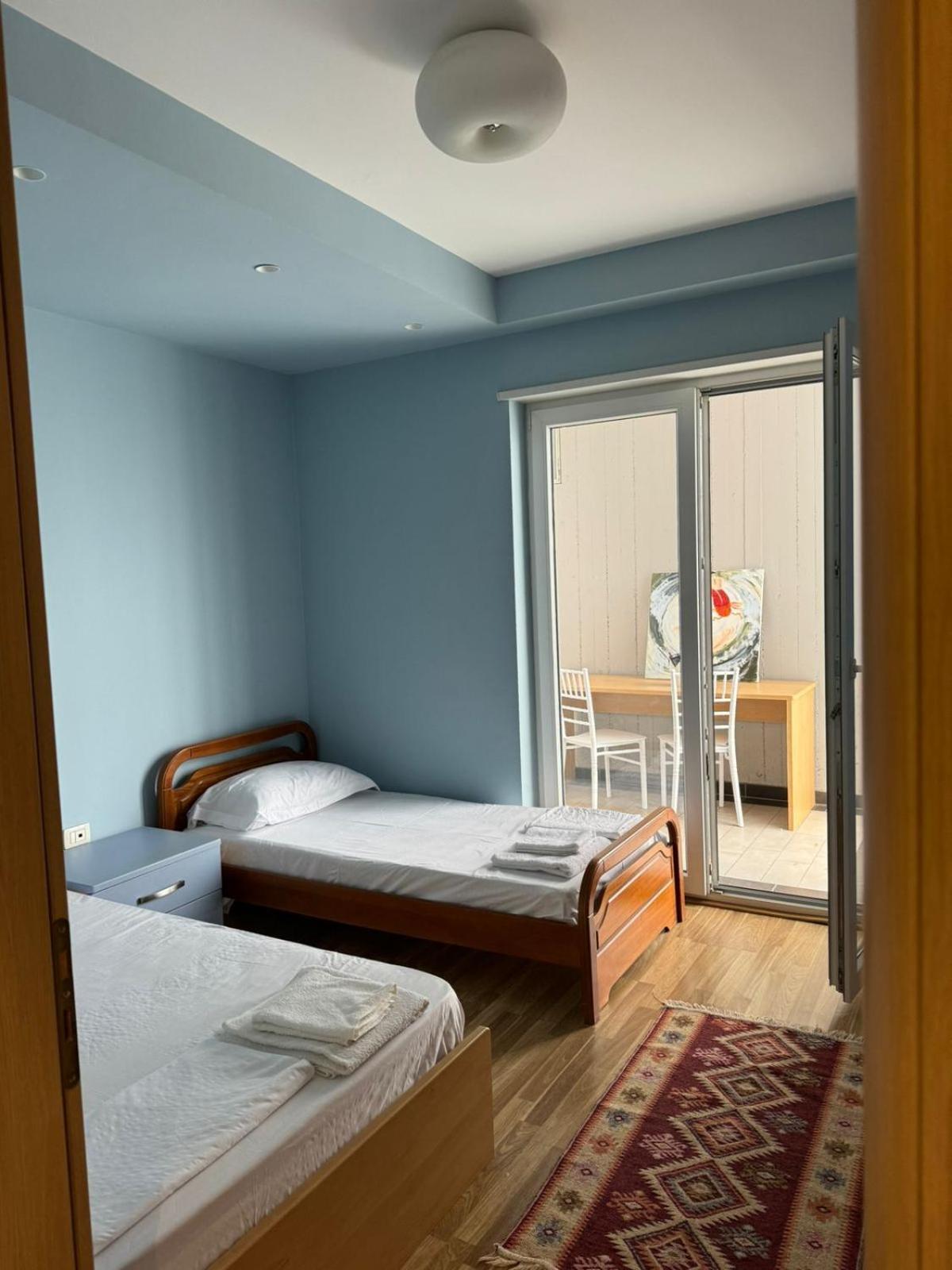 Diem Apartment Near Pazari I Ri 地拉那 外观 照片