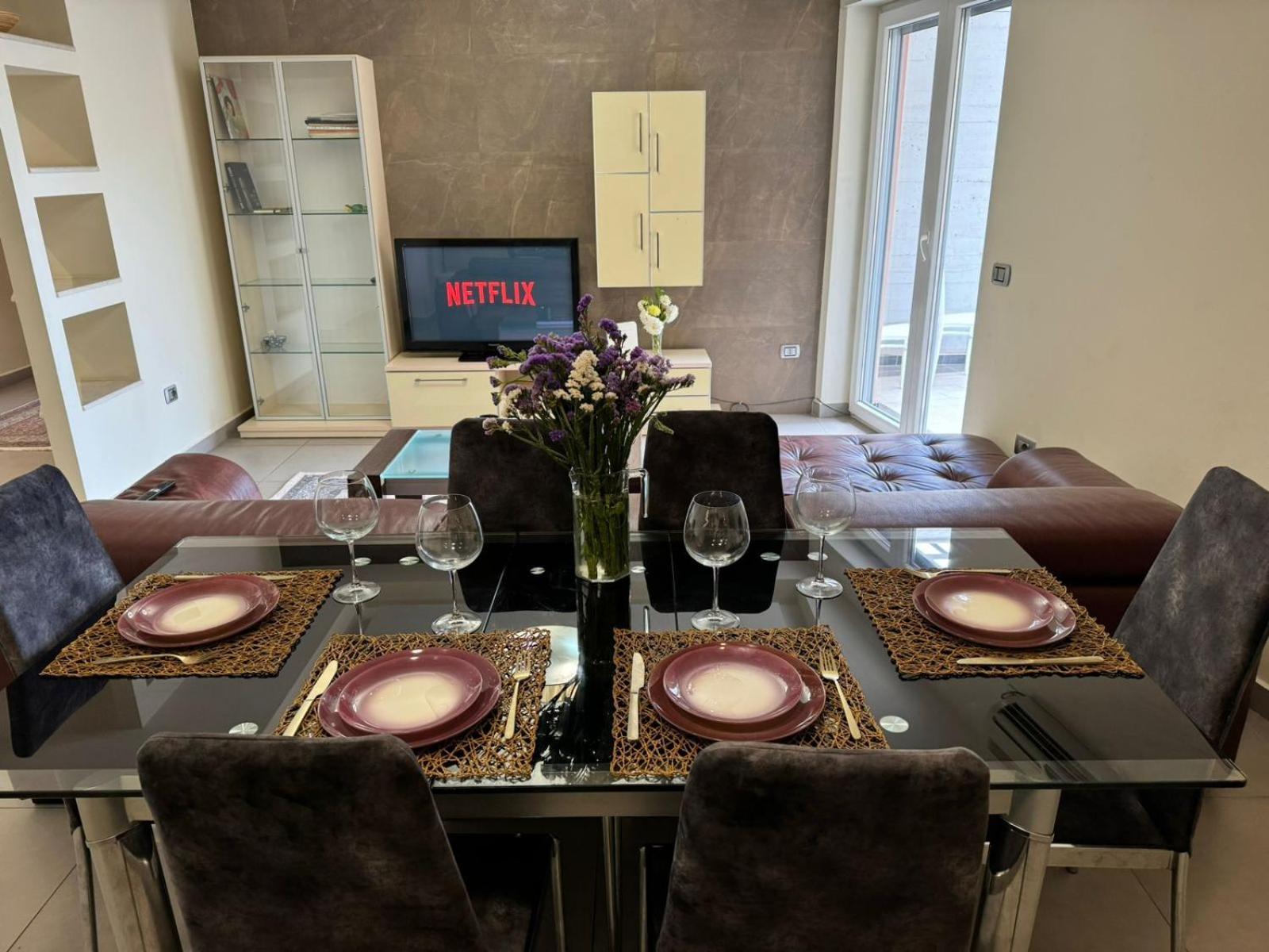 Diem Apartment Near Pazari I Ri 地拉那 外观 照片