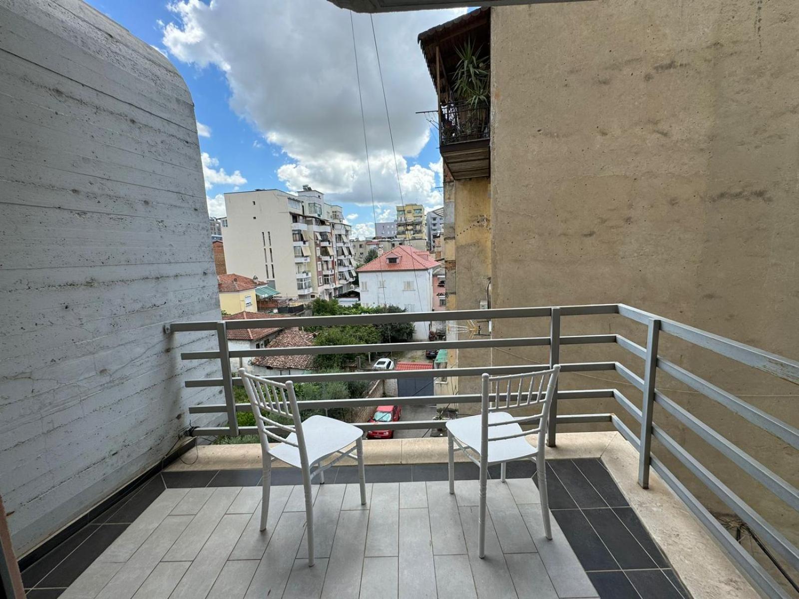 Diem Apartment Near Pazari I Ri 地拉那 外观 照片