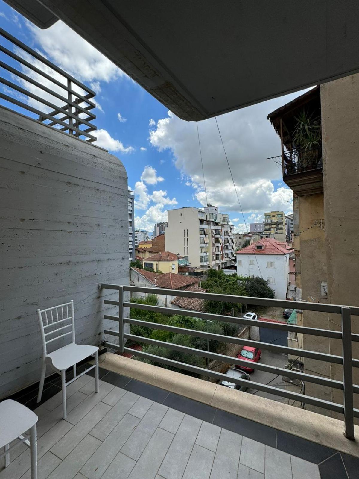 Diem Apartment Near Pazari I Ri 地拉那 外观 照片
