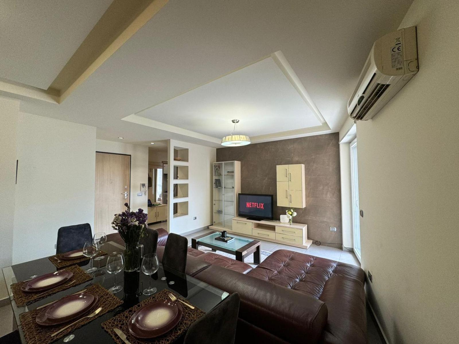 Diem Apartment Near Pazari I Ri 地拉那 外观 照片