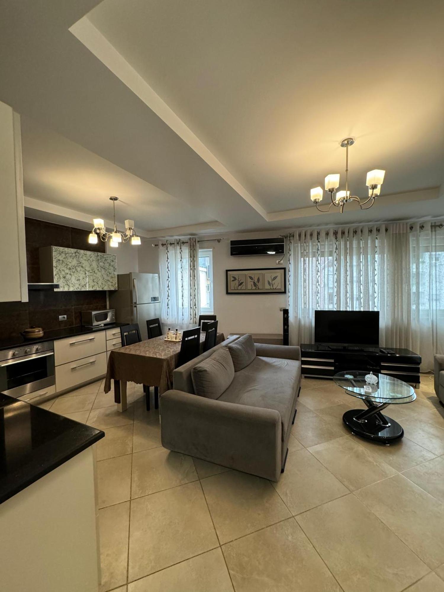 Diem Apartment Near Pazari I Ri 地拉那 外观 照片