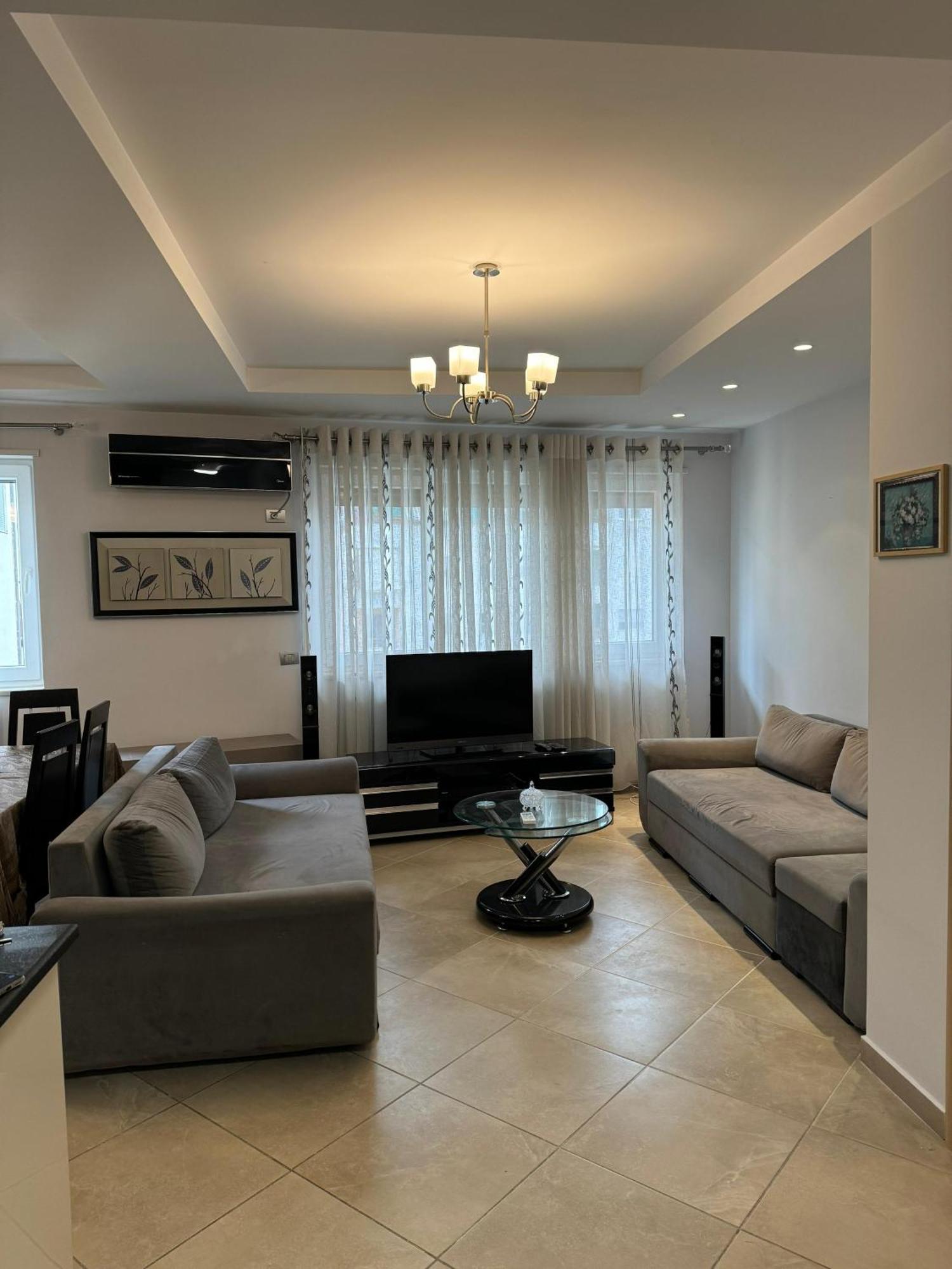 Diem Apartment Near Pazari I Ri 地拉那 外观 照片