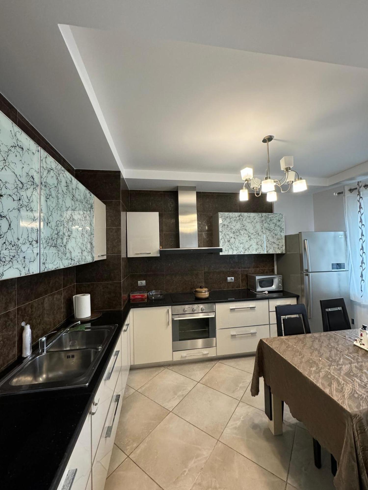 Diem Apartment Near Pazari I Ri 地拉那 外观 照片