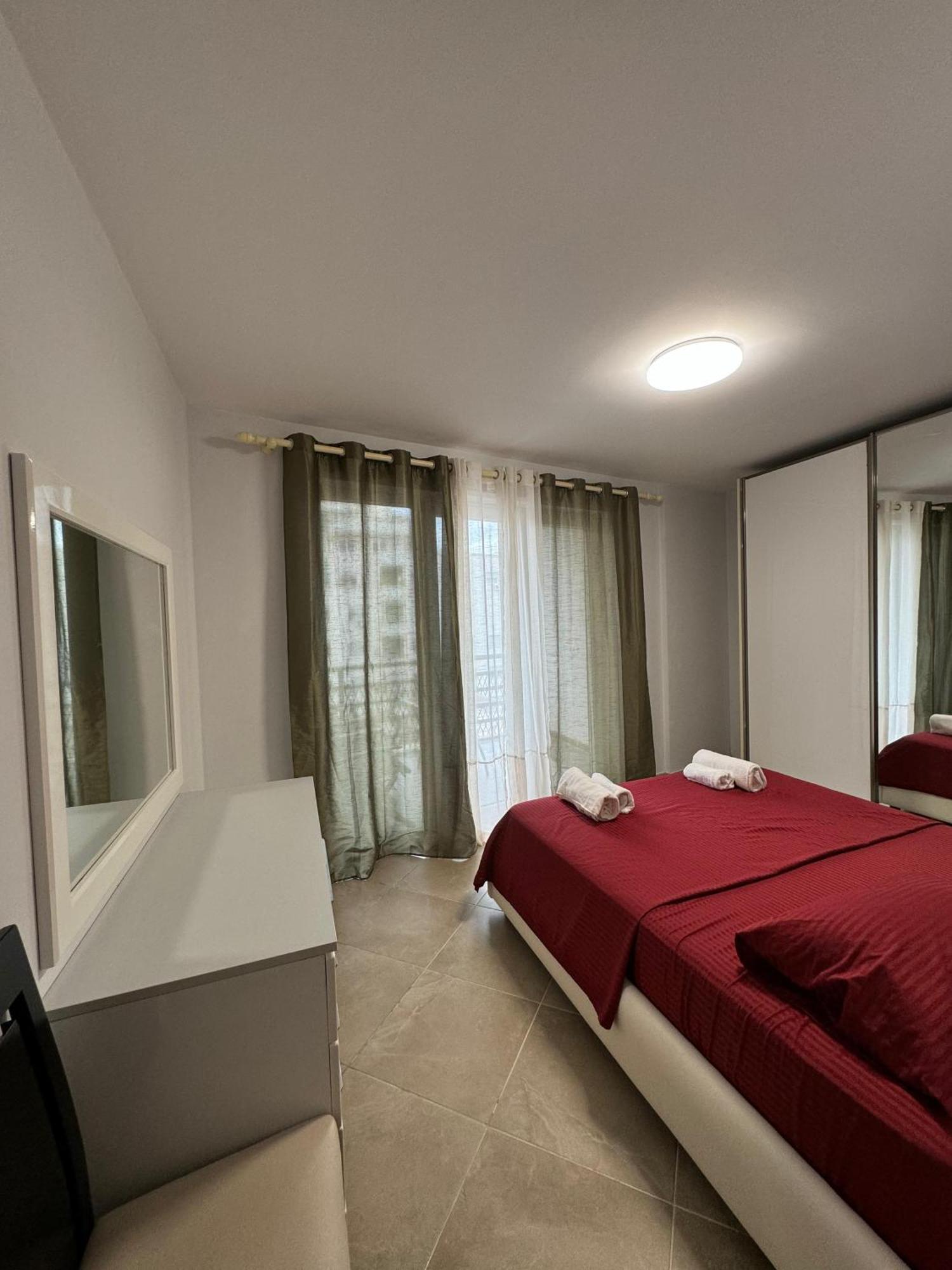 Diem Apartment Near Pazari I Ri 地拉那 外观 照片